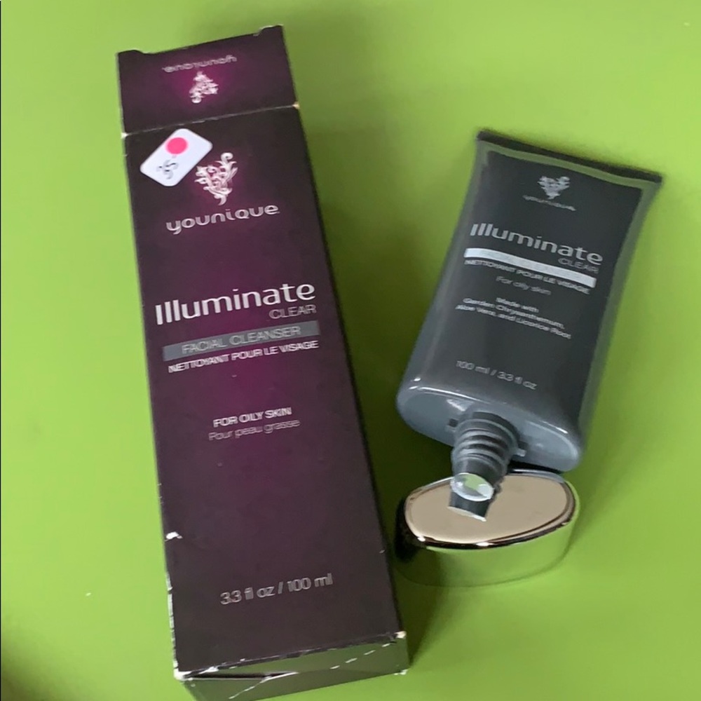 Younique Illuminate Clear Facial Cleanser